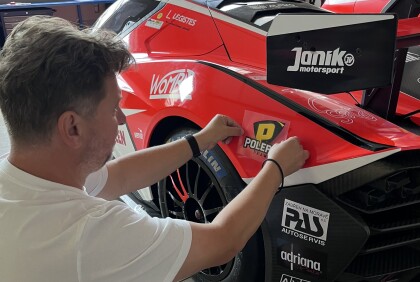 Janík Motorsport navazuje spolupráci s Team Polepim – spojení rychlosti a precizního designu