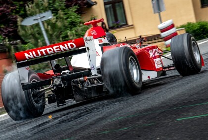 Janík Motorsport nebude v roce 2023 chybět ani v automobilových závodech do vrchu
