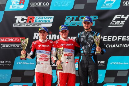 Junioři týmu Janík Motorsport získávali v Mostě poháry, body i zkušenosti