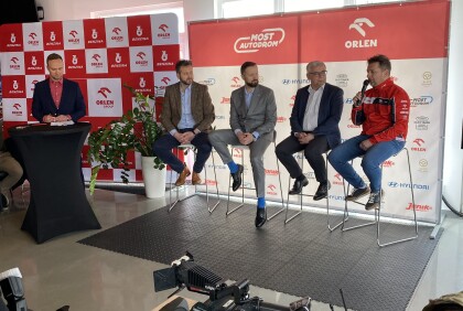 Síť ORLEN Benzina rozšiřuje partnerství s Autodromem Most a podporuje závodní tým Janík Motorsport