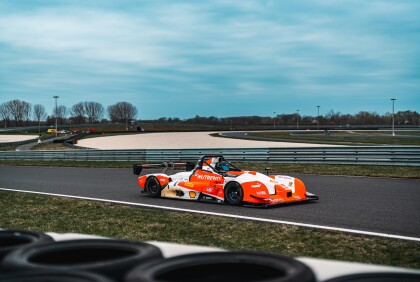 Tři vozy F4 i obhájci titulů: Tým Janík Motorsport oznamuje jezdecké složení pro závody na okruzích v roce 2026