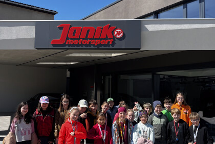 Tým Janík Motorsport navštívily děti ze ZŠ Svatoplukova ve Šternberku