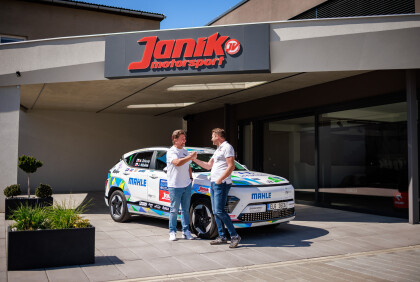 Tým Janík Motorsport se rozrůstá o dvojnásobné mistry světa
