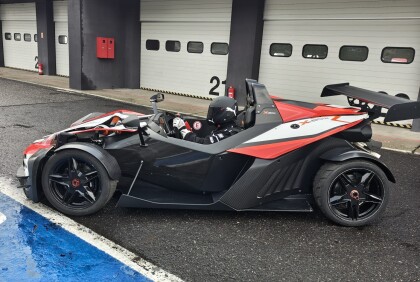 Tým Janík Motorsport v Mostě otestoval KTM X-Bow R a ladil detaily před vytrvalostním závodem 6h Le Most II