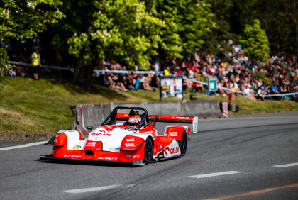 Tým Janík Motorsport veze ze závodů do vrchu další skvělé výsledky a vítězné poháry