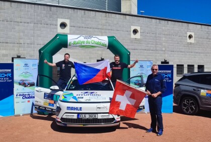 Žďárský s Nábělkem vybojovali ve Švýcarsku vítězství na E-Rallye du Chablais a posunují se do čela Světového poháru Bridgestone FIA ecoRally Cup